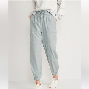 NWT! Extra High-Waisted StretchTech Performance Cargo Joggers - Small Tall💛